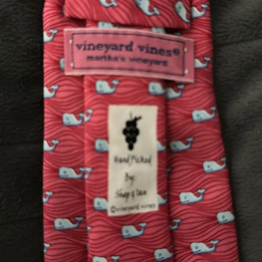 Vineyard Vines Kids Tie in Red with White Whale Pattern